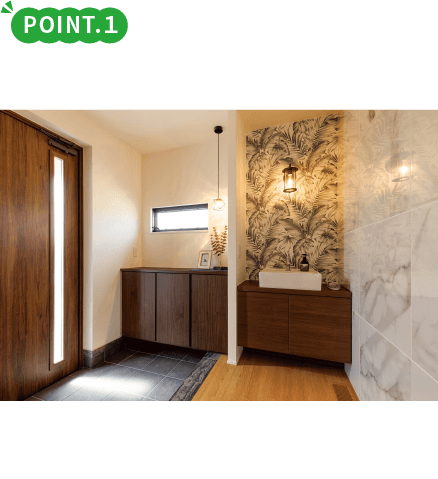 POINT.１ 玄関に設置された洗面台 帰宅後すぐに手洗いうがいができるよう玄関に洗面台を設置。コロナ対策にもなります。